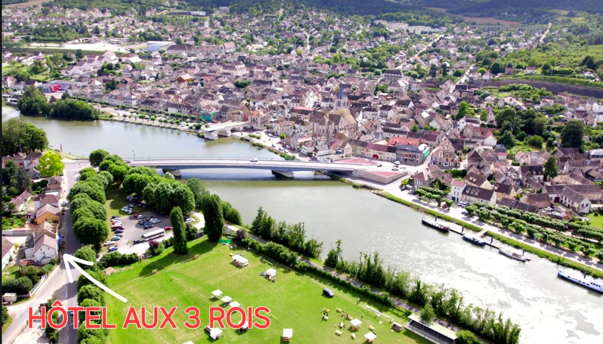 מלון Pont-Sur-Yonne Aux Trois Rois מראה חיצוני תמונה